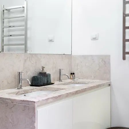 Апартаменты Altido Bright And Elegant 1br With Workspace And Huge Terrace In Pena, Close By Viewpoint