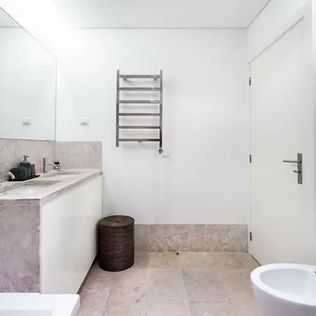 Altido Bright And Elegant 1br With Workspace And Huge Terrace In Pena, Close By Viewpoint Апартаменты Лиссабон