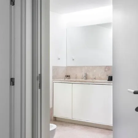 Altido Bright And Elegant 1br With Workspace And Huge Terrace In Pena, Close By Viewpoint * Лиссабон