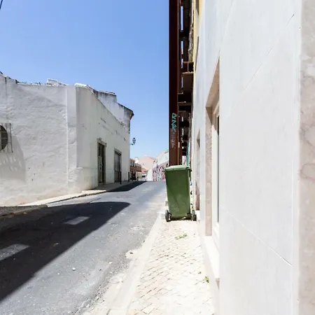 Altido Bright And Elegant 1br With Workspace And Huge Terrace In Pena, Close By Viewpoint * Lissabon