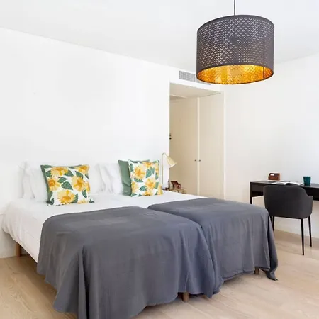 Altido Bright And Elegant 1br With Workspace And Huge Terrace In Pena, Close By Viewpoint Apartment Lissabon