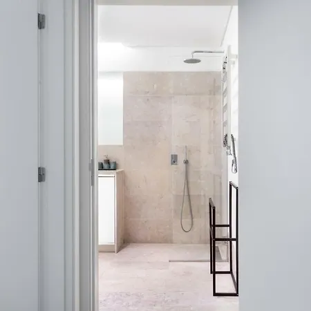 Altido Bright And Elegant 1br With Workspace And Huge Terrace In Pena, Close By Viewpoint شقة *
