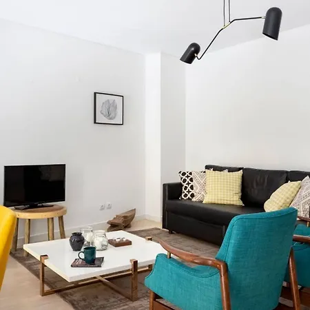 Altido Bright And Elegant 1br With Workspace And Huge Terrace In Pena, Close By Viewpoint Lisboa