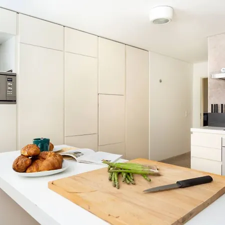 شقة Altido Bright And Elegant 1br With Workspace And Huge Terrace In Pena, Close By Viewpoint Lisboa