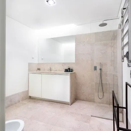 Altido Bright And Elegant 1br With Workspace And Huge Terrace In Pena, Close By Viewpoint شقة *